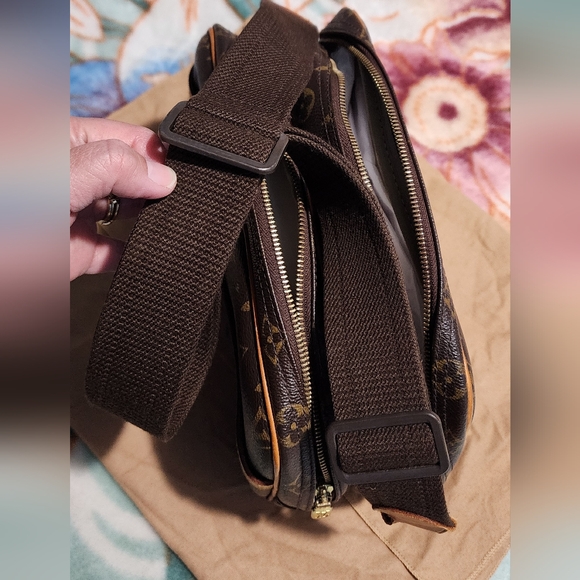 💜💜LOUIS VUITTON PURSE💜💜 - Picture 8 of 14